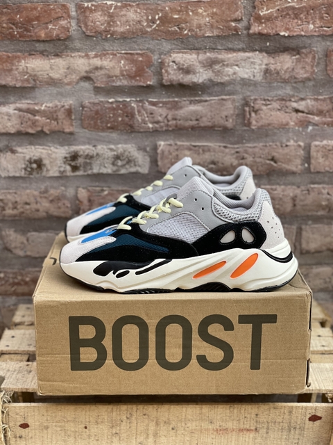 Adidas Yeezy Boost 700