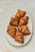 Croissants saladas. en internet