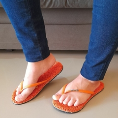 Imagem do CHINELO TERAPÊUTICO FEMININO LARANJA E AMARELO