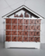Calendario Adviento Casa Colgante Marron Y Blanco Con Luz