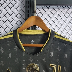 Juventus - 22/23 - Edição Especial Versace na internet