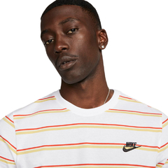 Camiseta Nike Sportswear Listrada na internet