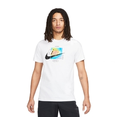 Camiseta Nike Radiate Branca