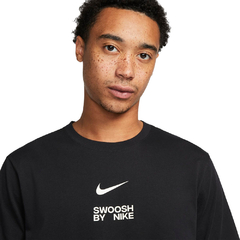 Camiseta Nike Swoosh By Nike na internet