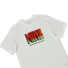 Camiseta Nike 3D Colors Branca