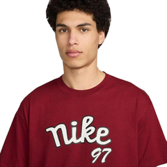 Camiseta Nike97 Max Vinho na internet