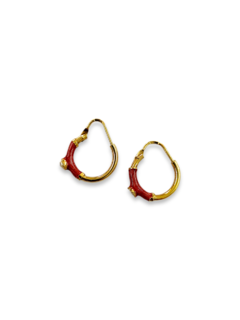 Aros argolla de oro 18 kilates para mujer con esmalte y perla en Fasano Joyeros.  Somos la joyería más antigua de Rosario, con casi 100 años en el rubro nos especializamos en la venta y compra de alhajas de oro. Fabricamos alianzas y hacemos arreglos y co