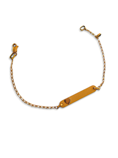 Pulsera de identidad de oro con corazón para mujer en Fasano Joyeros. Somos la joyería más antigua de Rosario, con casi 100 años en el rubro nos especializamos en la venta y compra de alhajas de oro. Fabricamos alianzas y hacemos arreglos y composturas.