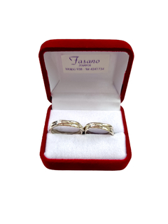 Alianzas de plata para matrimonio y compromiso modelo trenzado en Fasano Joyeros, la joyería más antigua de Rosario. Somos un emprendimiento familiar con casi 100 años en el rubro. Fabricamos alianzas. Vendemos y compramos oro. Hacemos arreglos y compostu