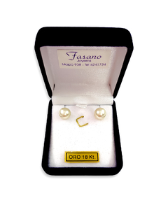 Aros perla 8mm oro 18 kilates para mujer en Fasano Joyeros.  Somos la joyería más antigua de Rosario, con casi 100 años en el rubro nos especializamos en la venta y compra de alhajas de oro.  