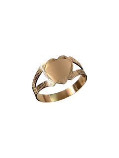 Anillo de oro con forma de corazón para grabar de Fasano Joyeros, la joyería más antigua de Rosario. Ubicados en Maipú 938. Fabricamos alianzas. Vendemos y compramos oro.