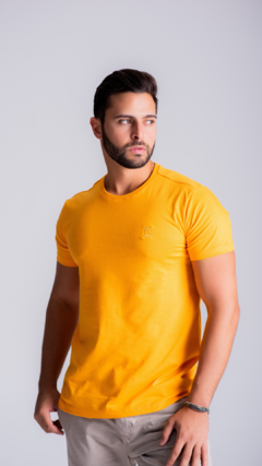 CAMISETA ESSENTIAL | COMFORT - AÇAFRÃO - comprar online