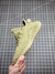 Adidas Yeezy 350 Boost V2 "Sulfur" na internet