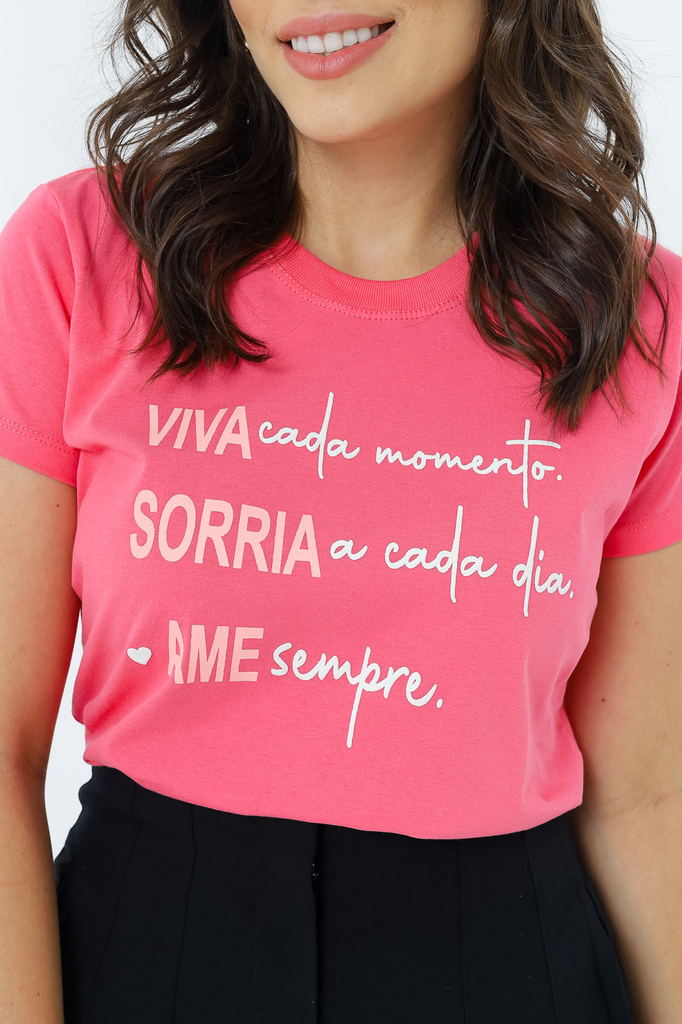 T-shirt Blusa Feminina de Luxo Bordada Sempre foi Deus Mostarda