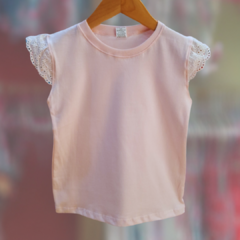 REMERA NENA CON BRODERIE ROSA