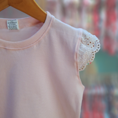 REMERA NENA CON BRODERIE ROSA - comprar online