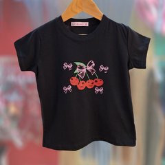 REMERA NENA CHERRY NEGRA