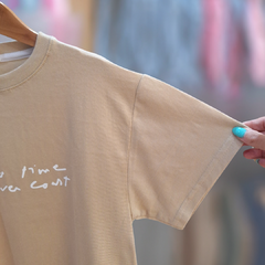 REMERA OVERSIZE SUMMER TIME BEIGE - comprar online