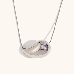 THE DROP NECKLACE en internet