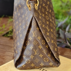 Louis Vuitton Artsy MM na internet