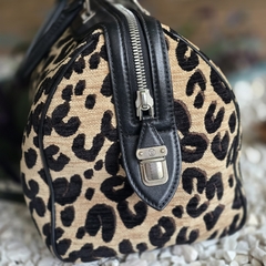 Louis Vuitton Speedy Leopard na internet