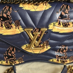 Louis Vuitton New Wave MM na internet