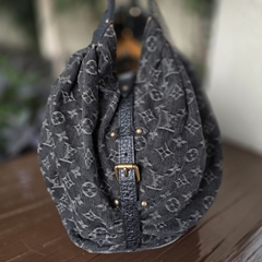 Louis Vuitton Mahina XL na internet