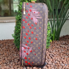 Louis Vuitton Pegase 45 Jungle na internet