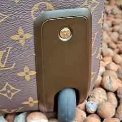 Louis Vuitton Pegase 45 Jungle na internet