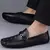 sapato mocassim masculino preto com fivela, ideal para compor looks casuais e elegantes.