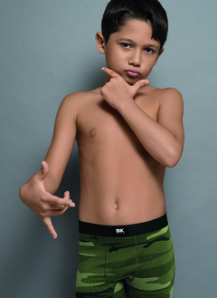 BA4043-Marca: Bakhou | Boxer niño algodón y lycra Estampado Camuflado Militar, elástico liso negro.