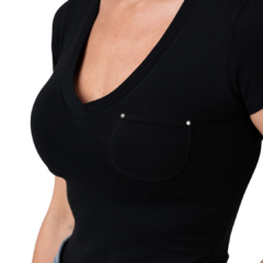 BLUSA DECOTE EM V COM BOLSINHO MANGA CURTA: COR PRETO cod. 466 - comprar online