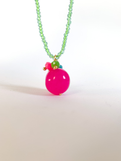 Colar Com Pingente Rosa Rubi E Cristais Verde Neon Naturais - comprar online