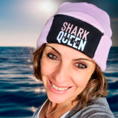 Wool Watch Knit Cap white Shark Queen of the Seas gorro mujer lana tiburon