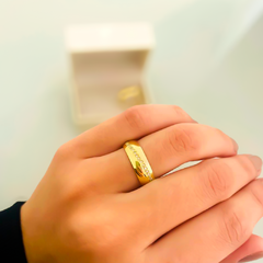 Aliança de casamento Milão 10K 5mm Abaulada com Zircônias - comprar online