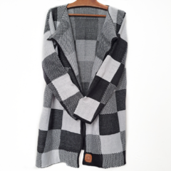 Casaco cardigan em lã xadrez preto e branco - comprar online