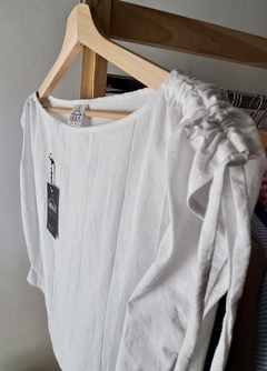 Remera sin mangas con Frunces - comprar online