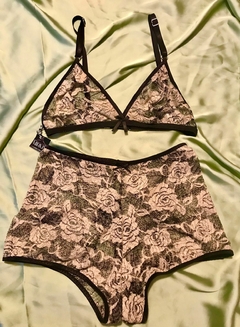 Conjunto Bralette y Coulotte de encaje negro y beige