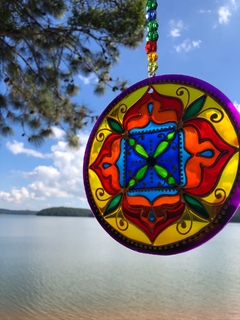 Mandala Quartenárialuz vitral 15cm - claraluzmandalas.com.br