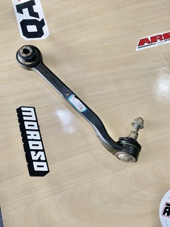 Braço de controle da suspensão inferior esquerdo dianteiro do Ford Mustang GT 2015-2020.