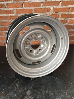 01 unidade de roda original do Chevrolet Camaro 1969. 15x8 5x4.5"/5x4.75"