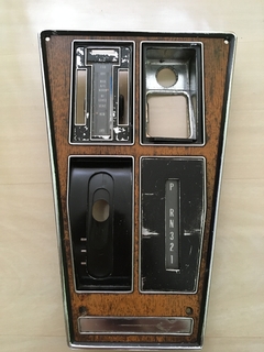 Corvette 1972-1976. Painel de deslocamento do console ou placa de deslocamento.