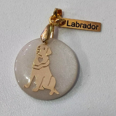 Pingente Labrador - Madrepérola e banho de ouro