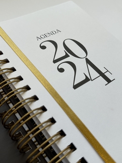 Imagem do Agenda 2024 Marrom Capa com hot stamping dourado e prata Artimpresso