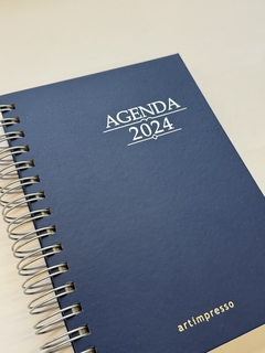 Agenda 2024 Azul Capa com hot stamping dourado e prata Artimpresso