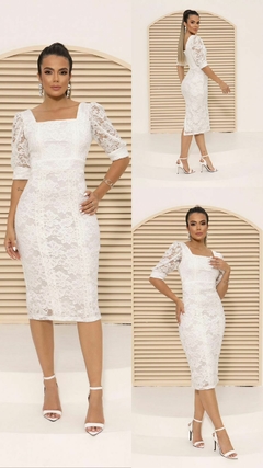 Vestido midi tubinho de renda com decote quadrado