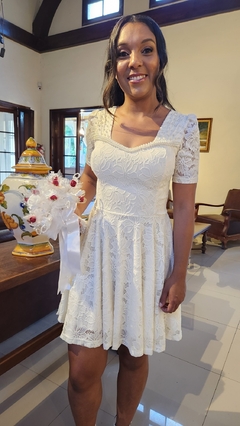 Vestido curtinho em renda - loja online