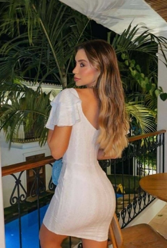 Vestido curto tubinho com manga flare curta - comprar online