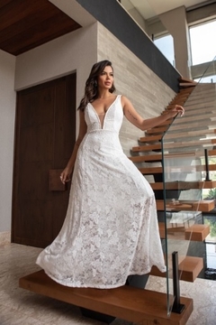 Vestido longo branco off noiva civil com decote profundo na internet