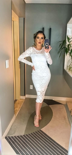 Vestido midi de renda com manga longa